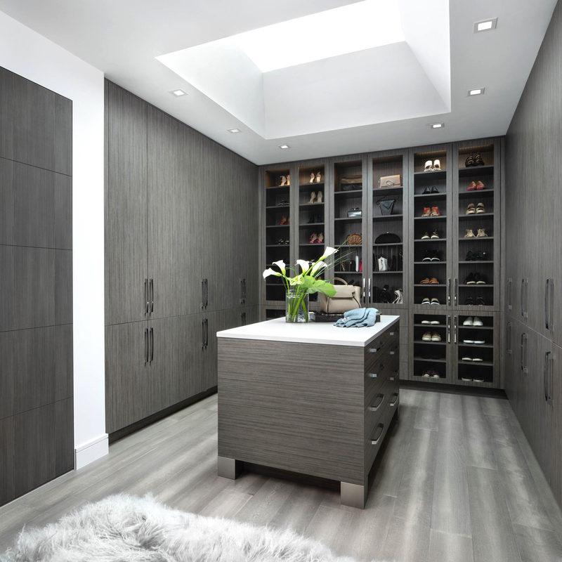 Ngôi nhà hiện đại màu be xám Melamine đi bộ trong cửa kính tủ quần áo cho phòng thay đồ