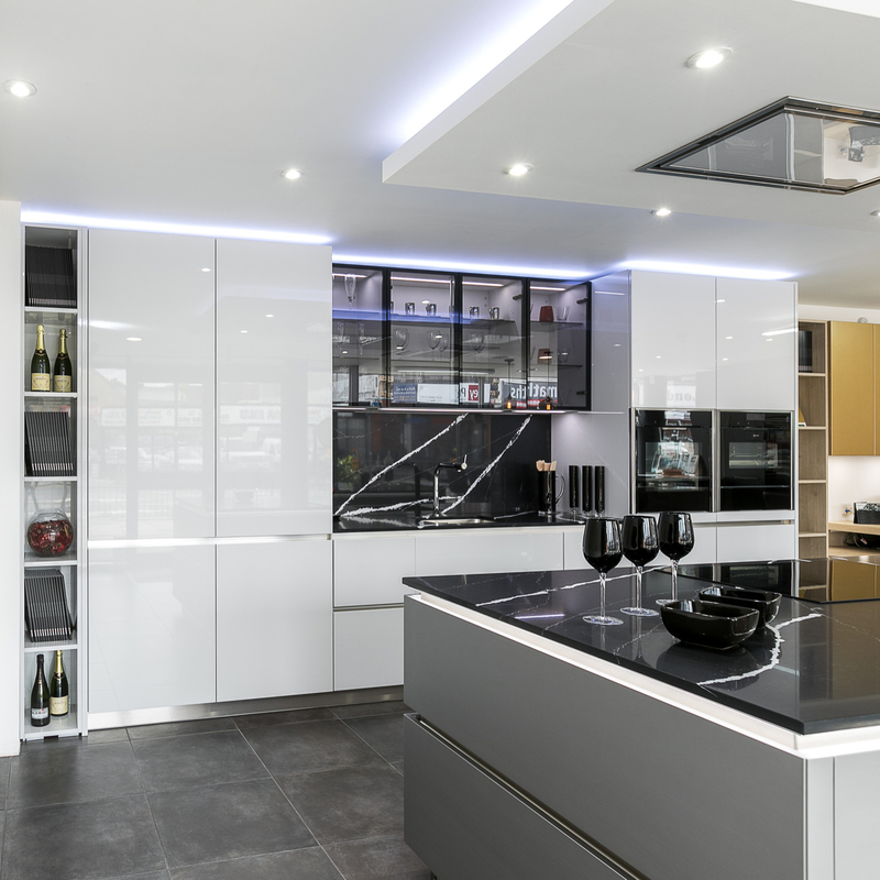 Tủ bếp sơn mài tùy chỉnh Make I Shape High Gloss White Base Matte Grey Island