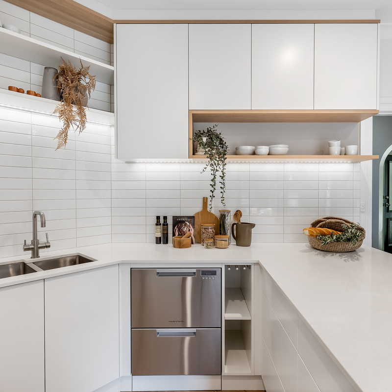 Tủ bếp mô-đun nhỏ Melamine màu trắng mờ hình chữ U với thiết kế không tay cầm cho căn hộ