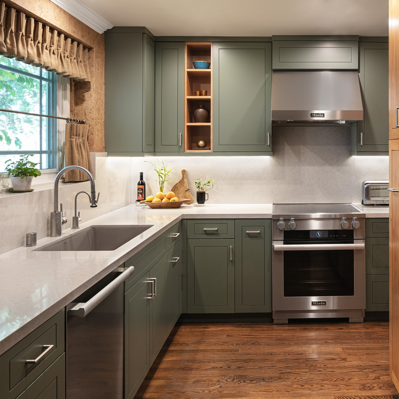 California Villa sử dụng tủ bếp gỗ rắn phong cách Shaker hiện đại Green And Brown Tủ